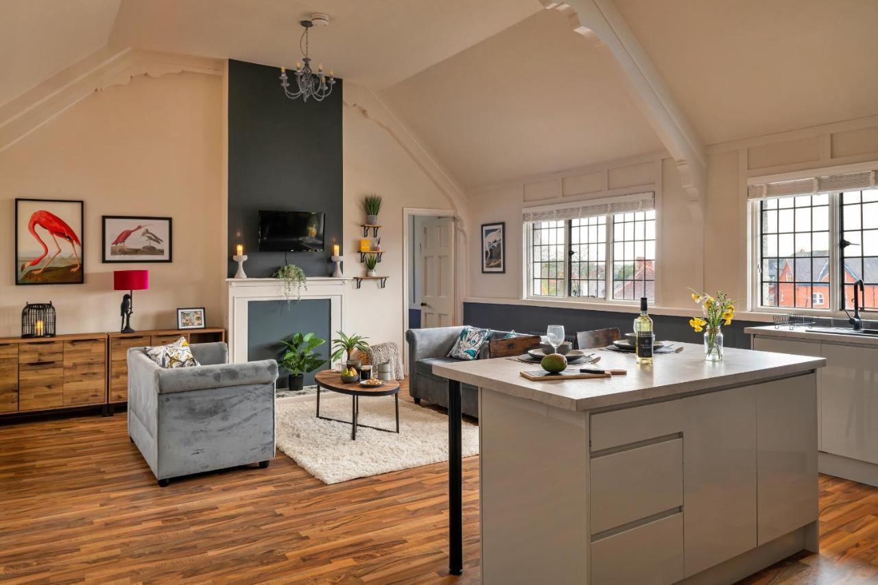 Finest Retreats - Sunnycroft Penthouse Apartment Llandrindod Wells Exterior photo